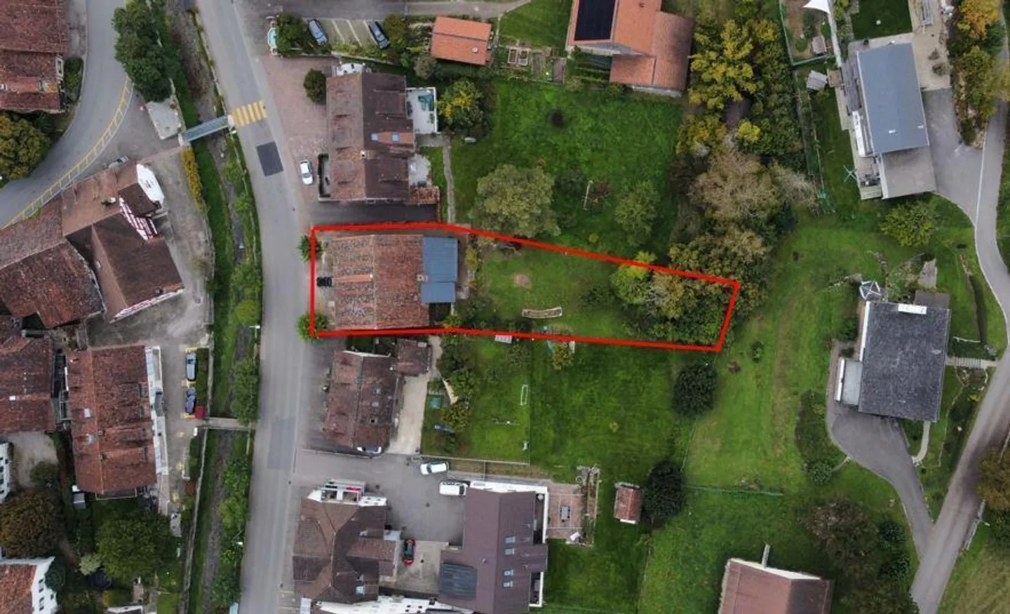 Former farmhouse with great potential and a cozy garden - Photo 4 of 27