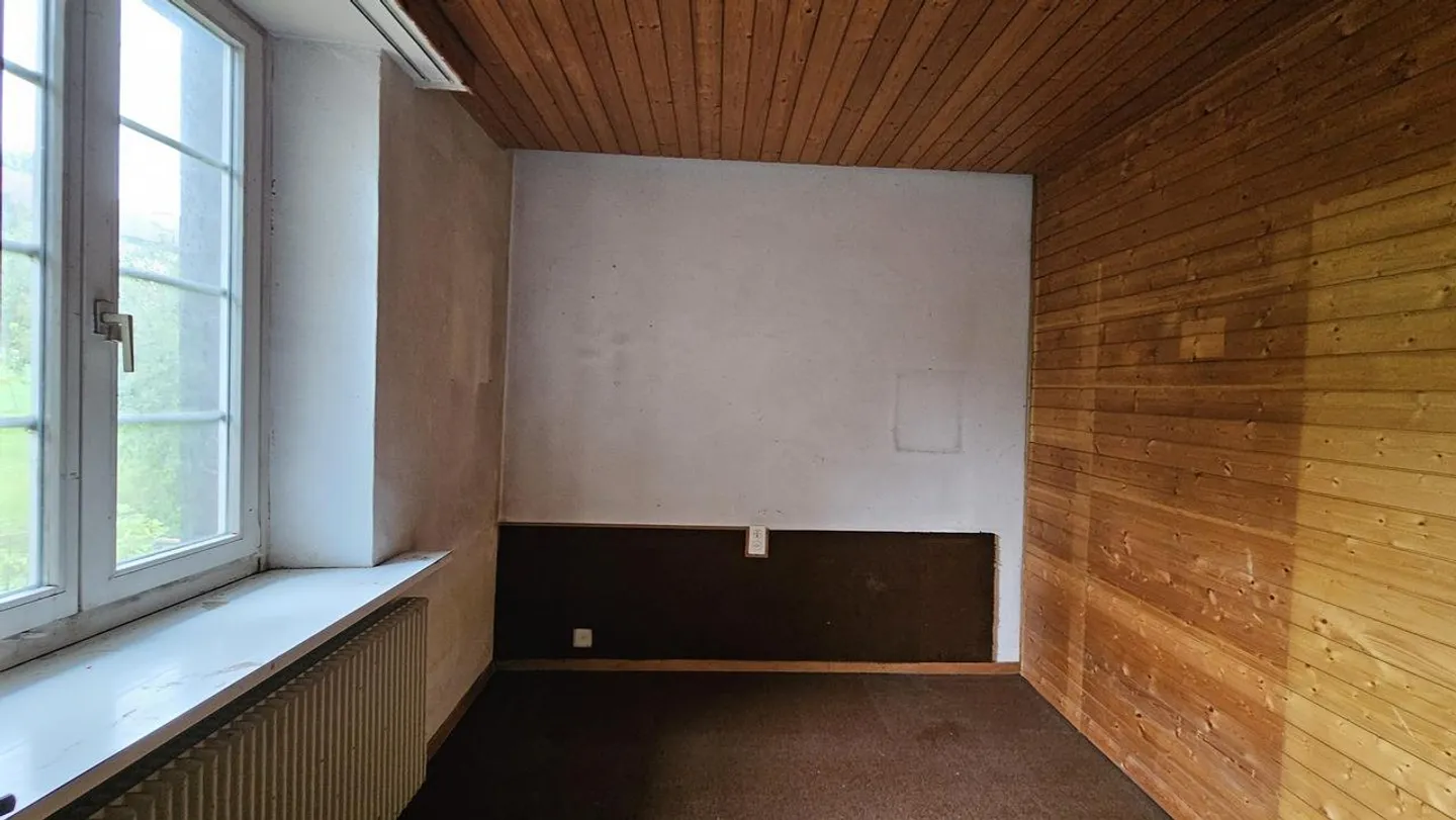 Former farmhouse with great potential and a cozy garden - Photo 11 of 27