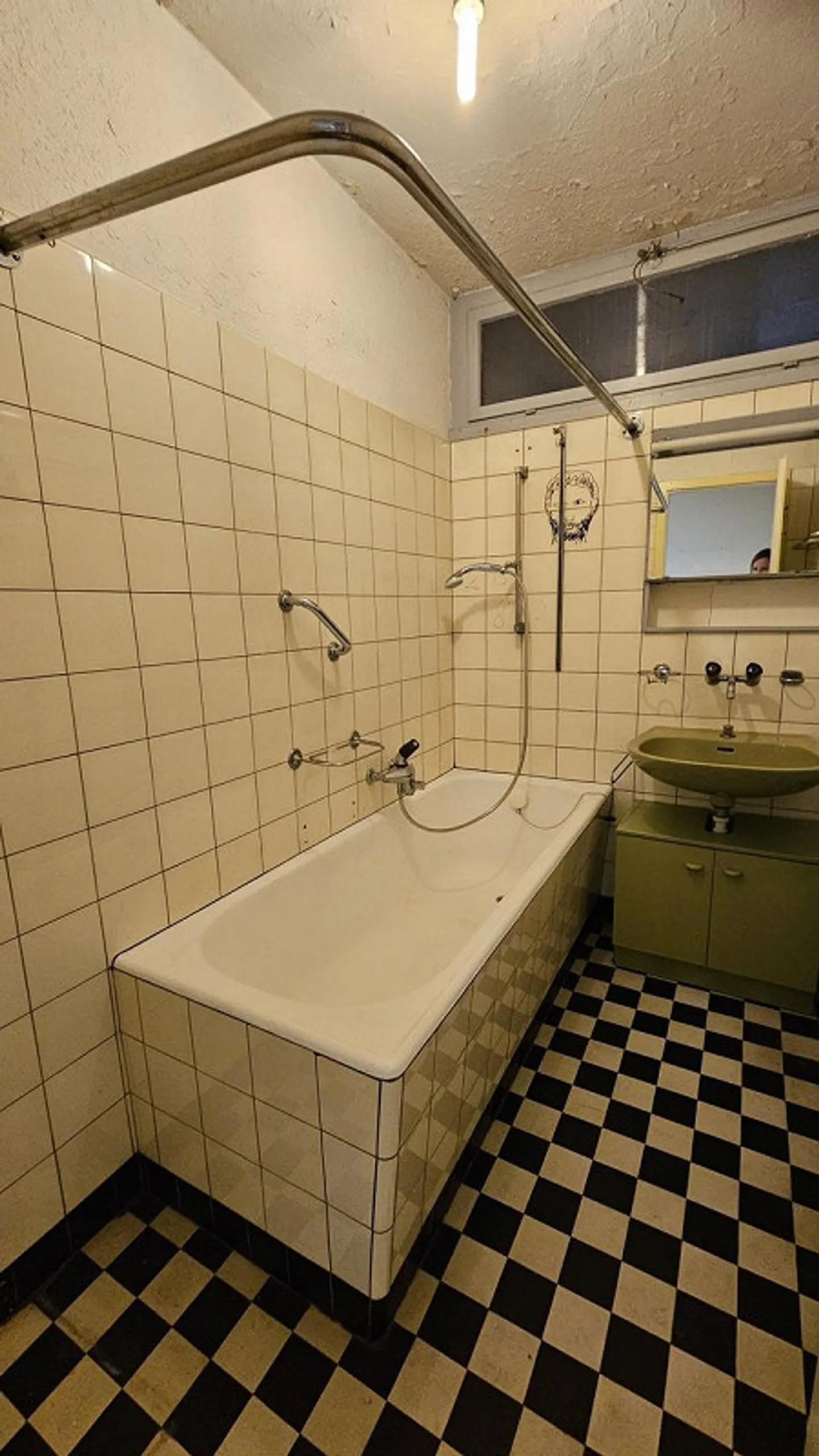 Former farmhouse with great potential and a cozy garden - Photo 12 of 27