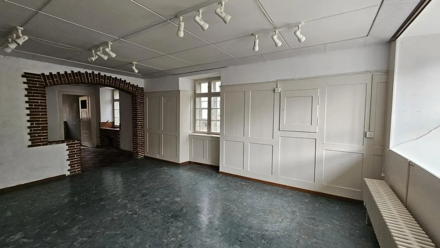 Former farmhouse with great potential and a cozy garden - Photo 17 of 27