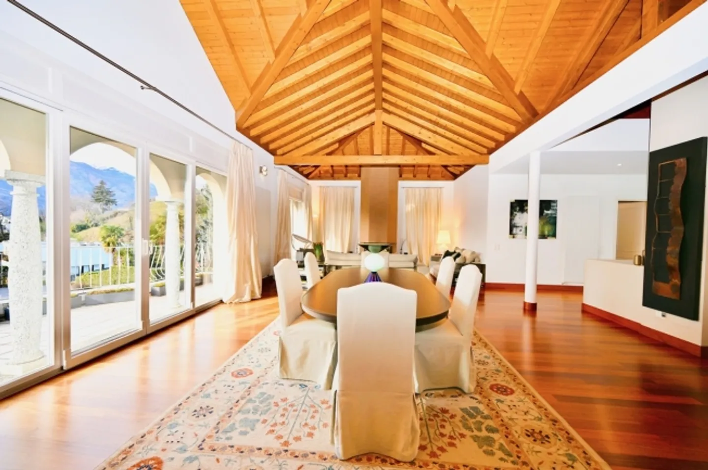 Magnificent luxury villa with panoramic mountain views - Photo 3 of 20