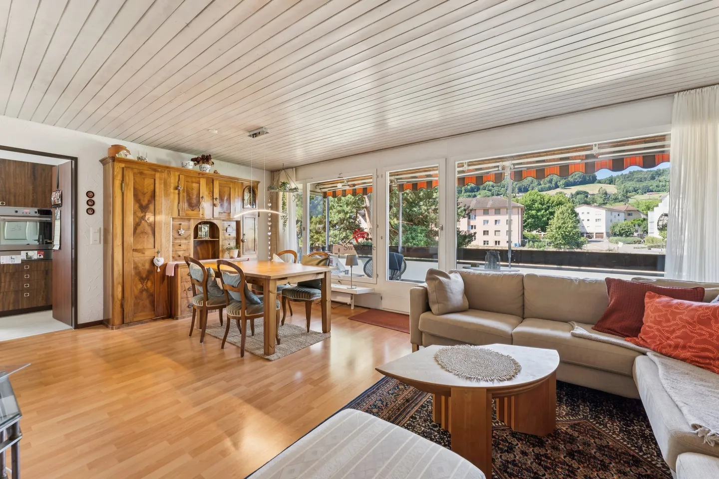 Appartamento 4.5 camere ben tenuto in un quartiere tranquillo - Foto 3 di 15