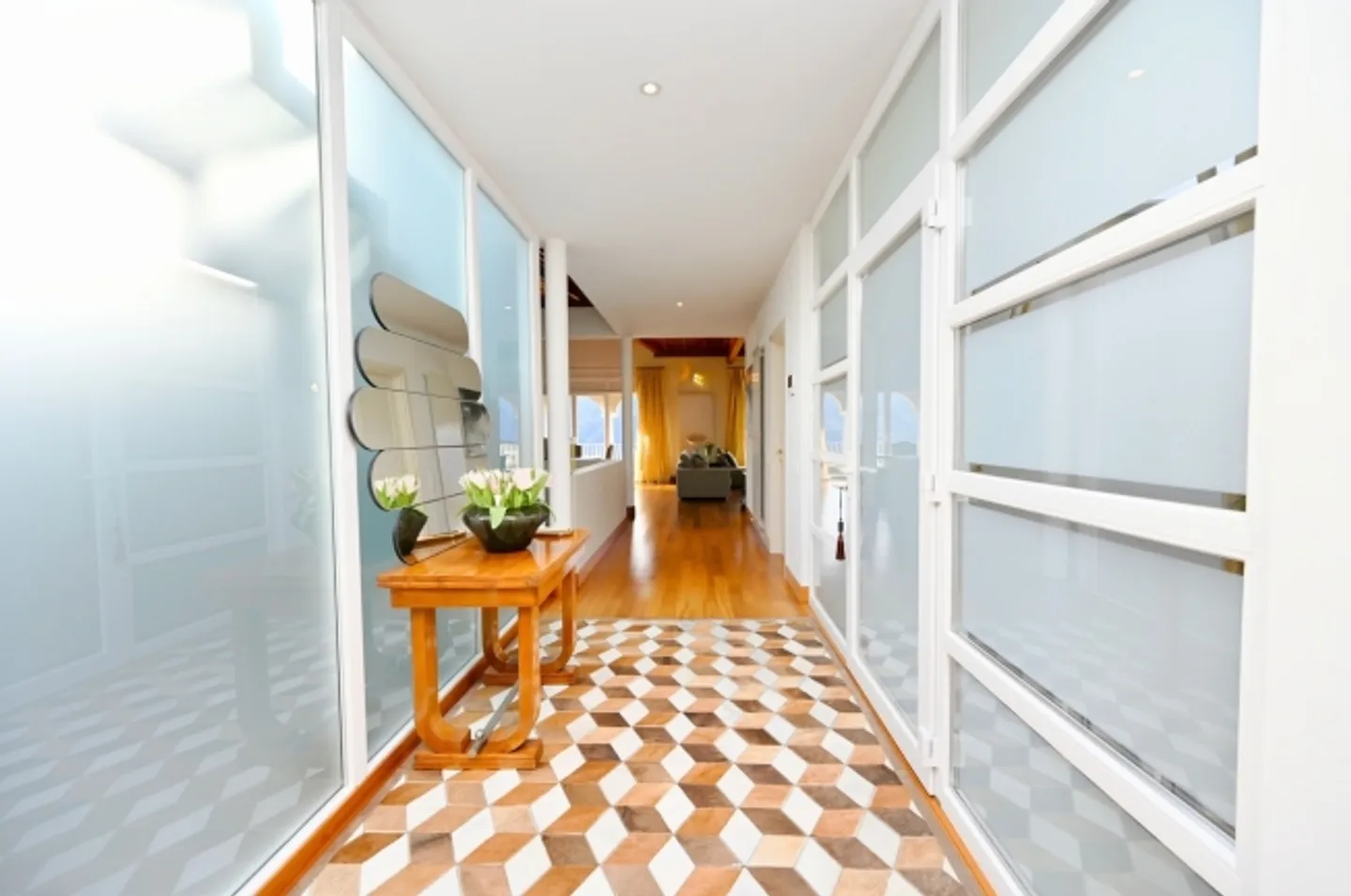 Magnificent luxury villa with panoramic mountain views - Photo 9 of 20