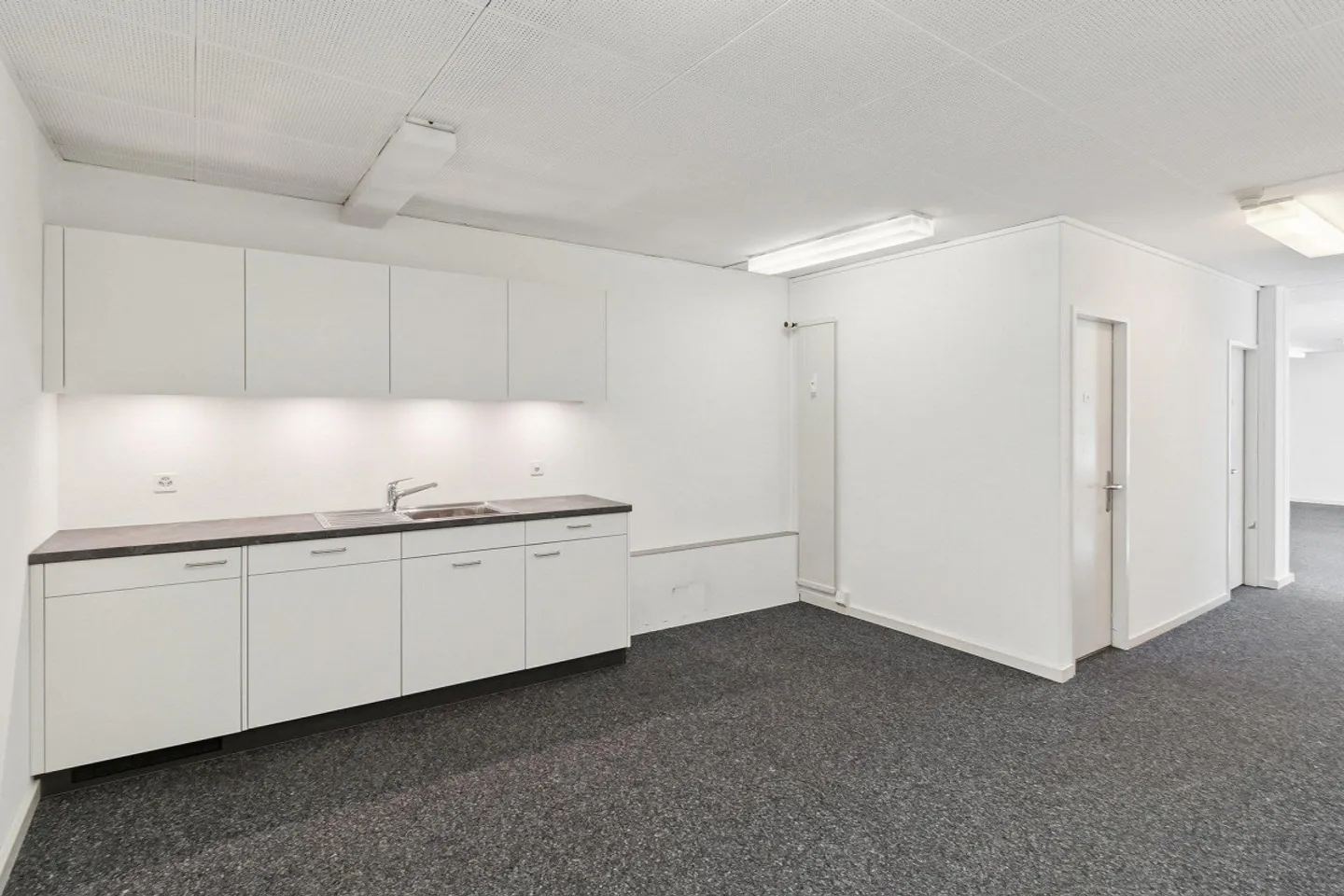 Attractive office space in a prime location in Basel - Photo 4 of 7
