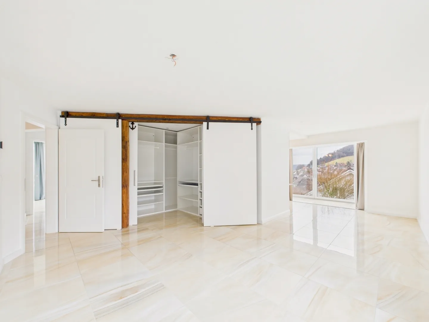 Flexible Living Wonder in Weiach: High-Quality Ground Floor Apartment with XL Garage and Separate 1.5-Room Apartment - Photo 5 of 13