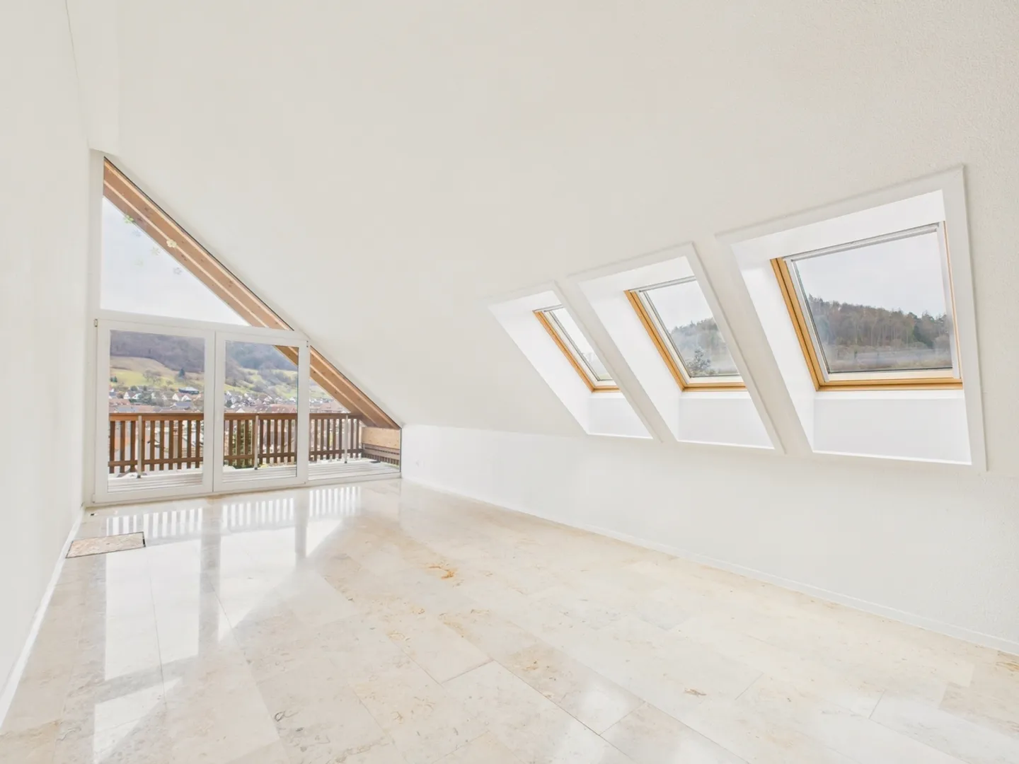 Flexible Living Wonder in Weiach: High-Quality Ground Floor Apartment with XL Garage and Separate 1.5-Room Apartment - Photo 7 of 13