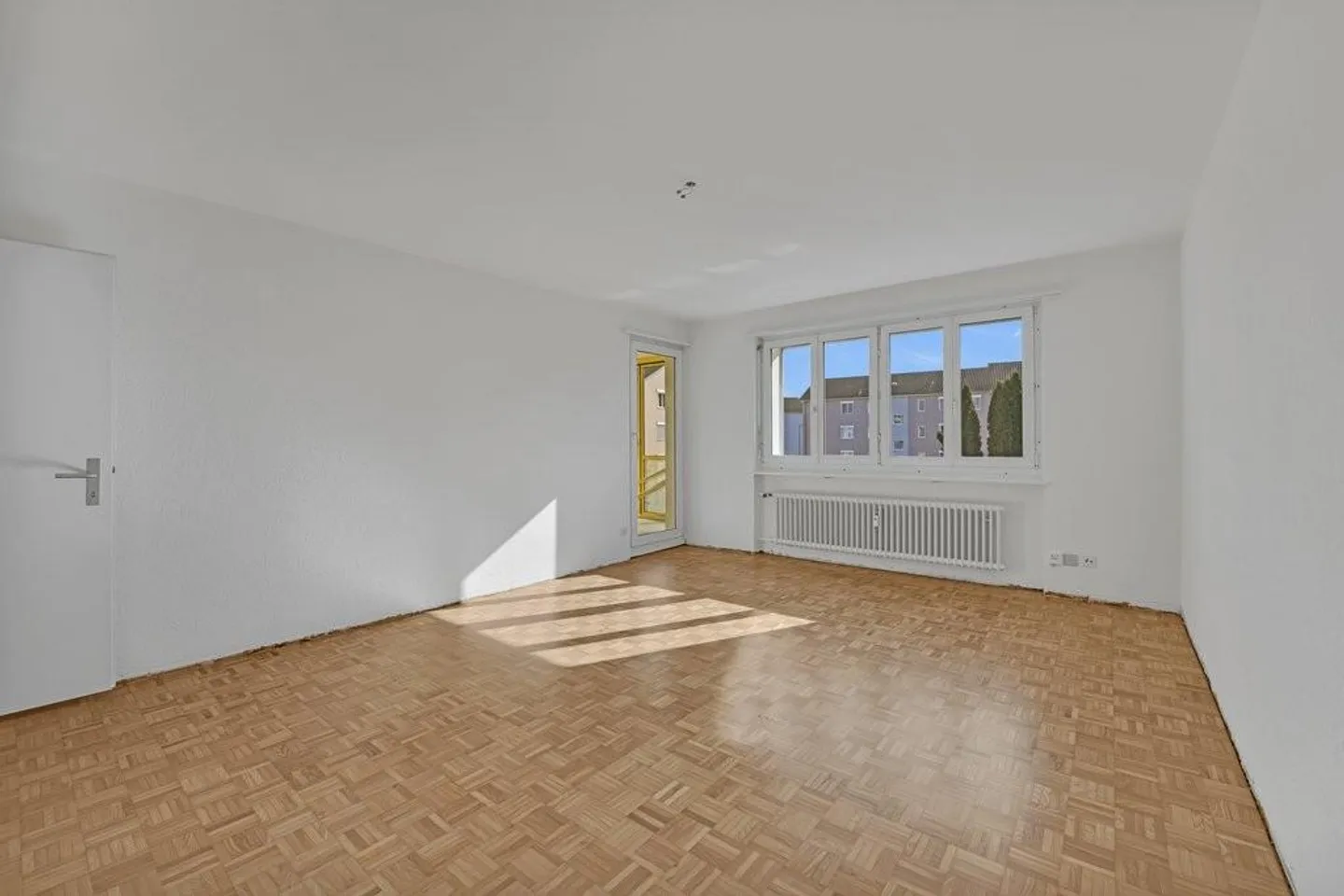 Here you live centrally and yet quietly - Photo 3 of 8