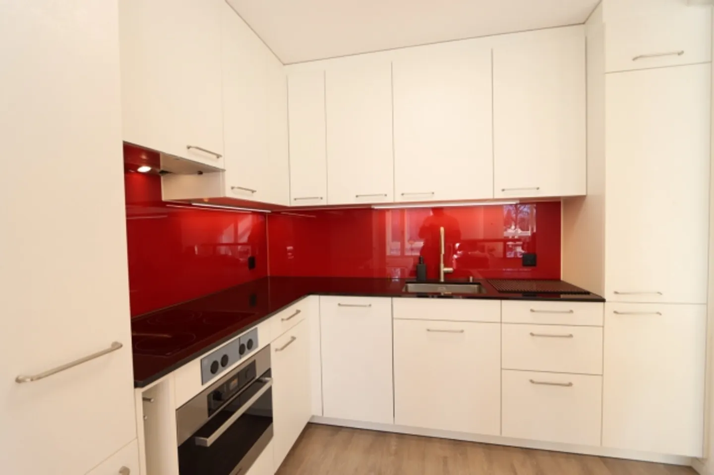 Ipsach  Stilvolle möblierte 2-Zimmer-Wohnung mit Wintergarten und See - Foto 3 von 10