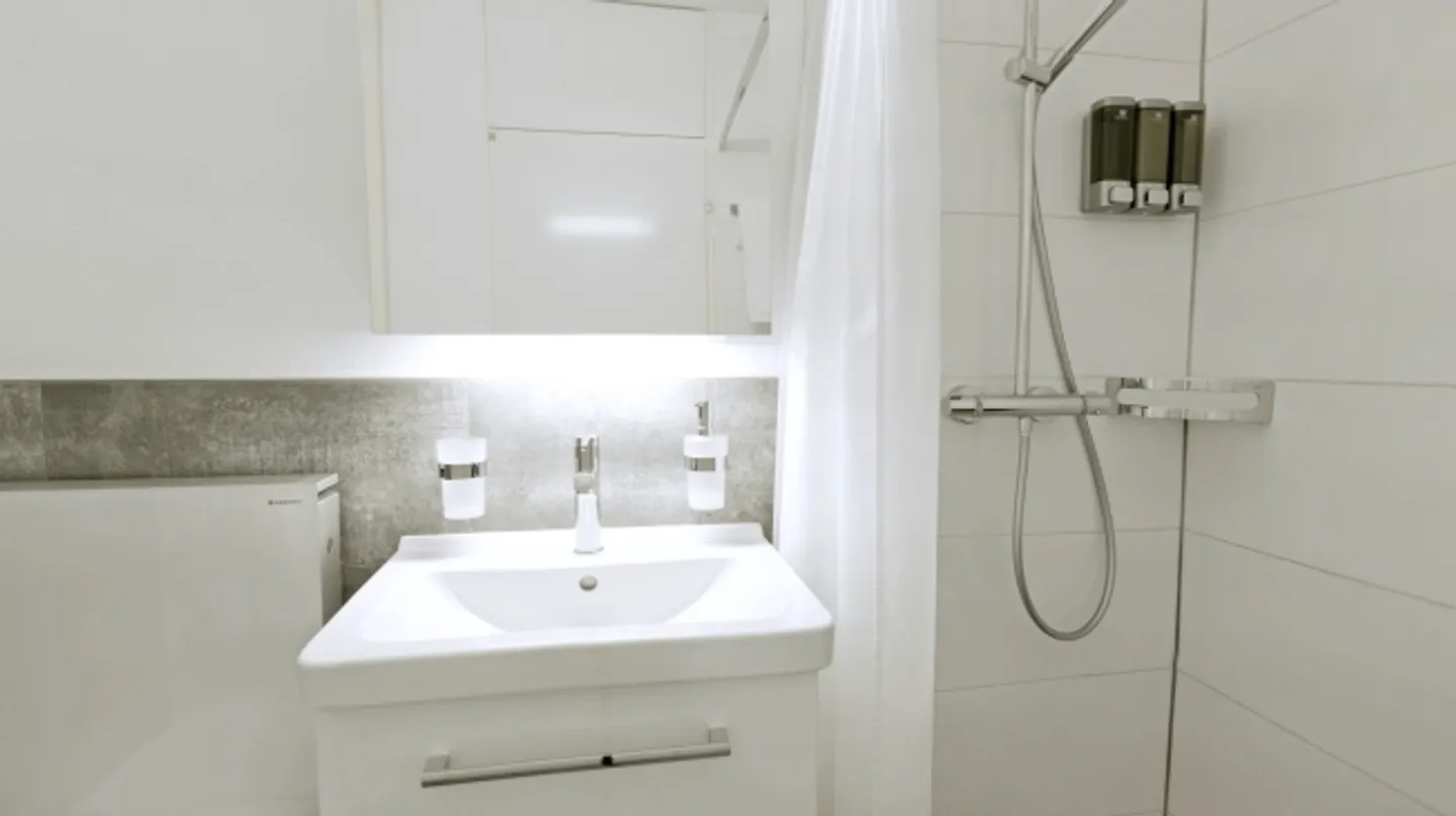 Ipsach  Stilvolle möblierte 2-Zimmer-Wohnung mit Wintergarten und See - Foto 4 von 10