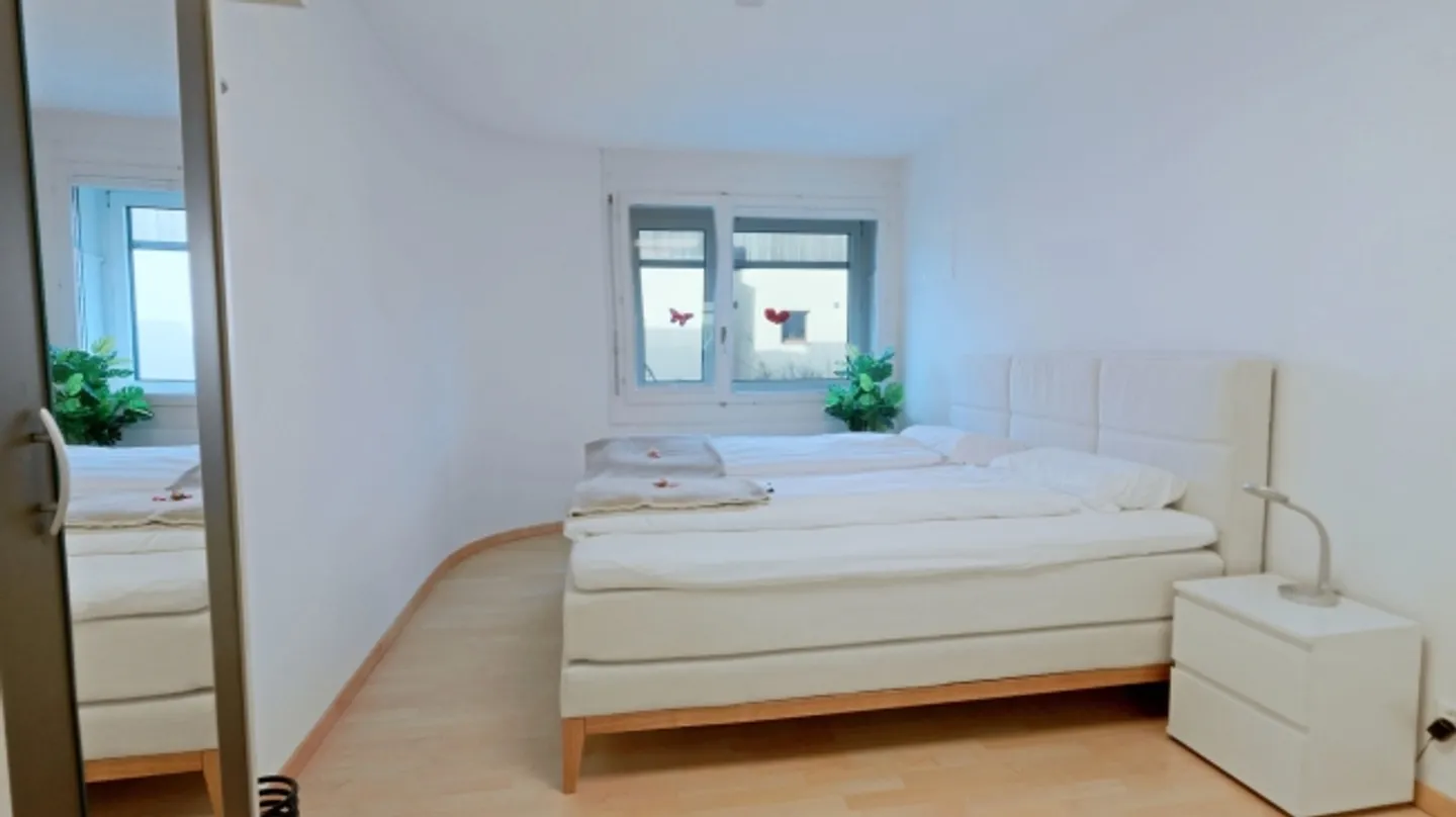 Ipsach  Stilvolle möblierte 2-Zimmer-Wohnung mit Wintergarten und See - Foto 6 von 10