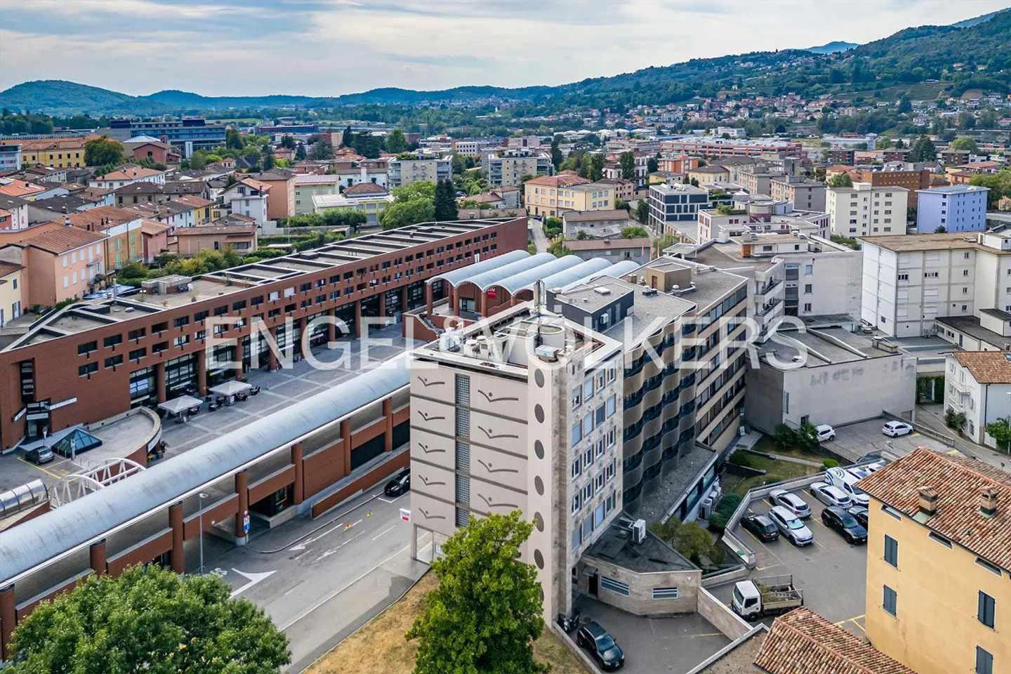 Office building and commercial spaces - Photo 5 of 5