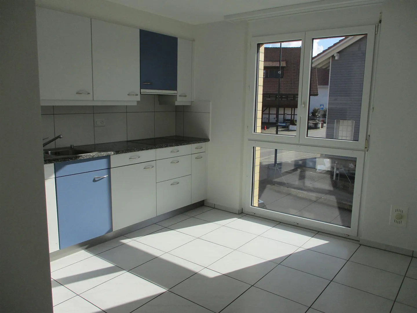 Appartamento luminoso con 4 stanze e grande balcone a Seedorf - Foto 3 di 20