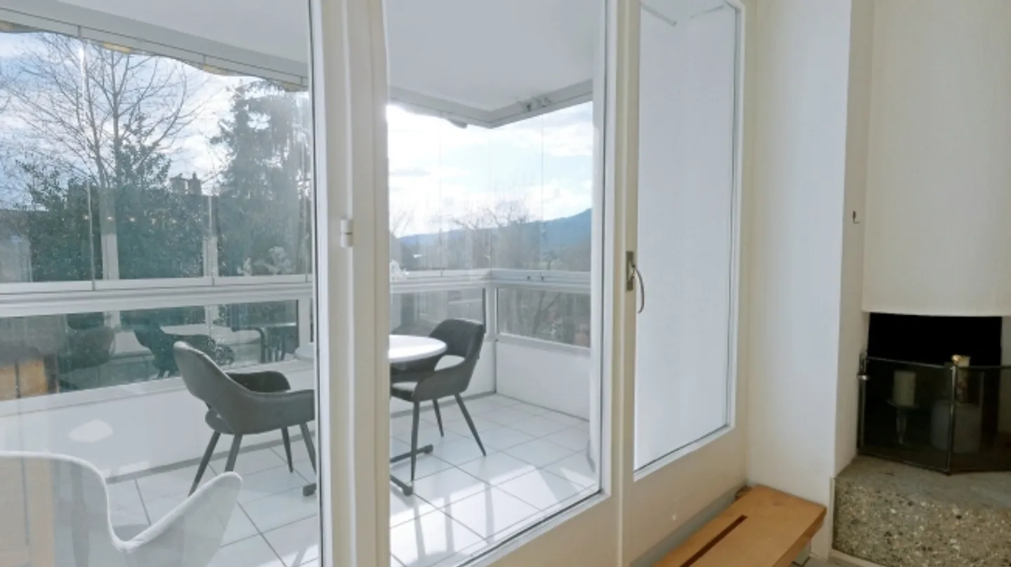Ipsach  Stilvolle möblierte 2-Zimmer-Wohnung mit Wintergarten und See - Foto 8 von 10