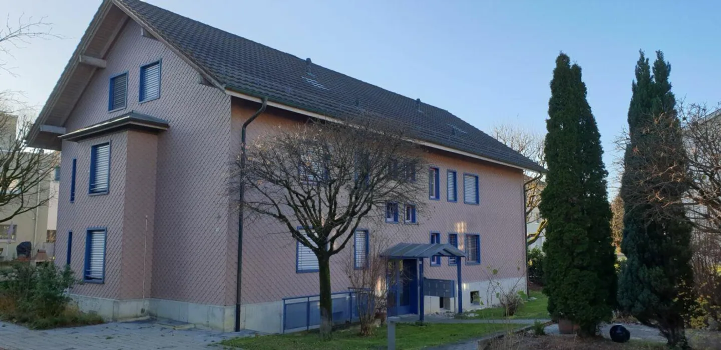 Appartamento attico attraente di 3,5 stanze con balcone - Foto 1 di 7