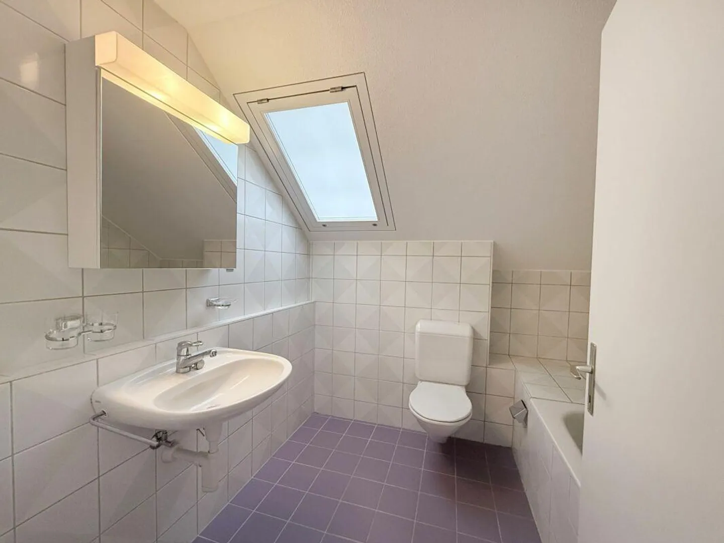 Appartamento attico attraente di 3,5 stanze con balcone - Foto 6 di 7