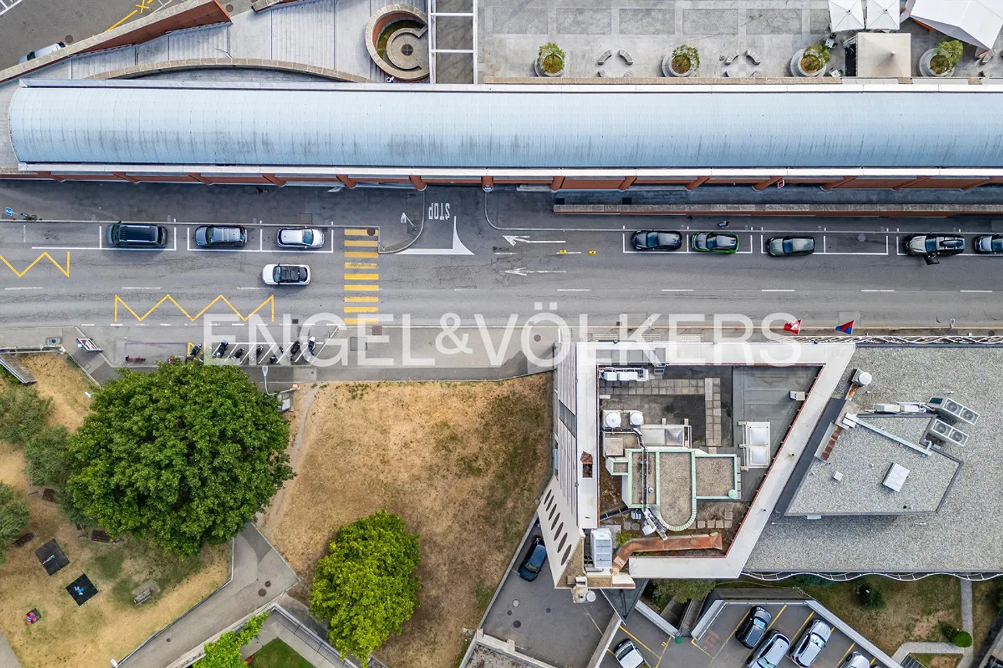 Office building and commercial spaces - Photo 3 of 5