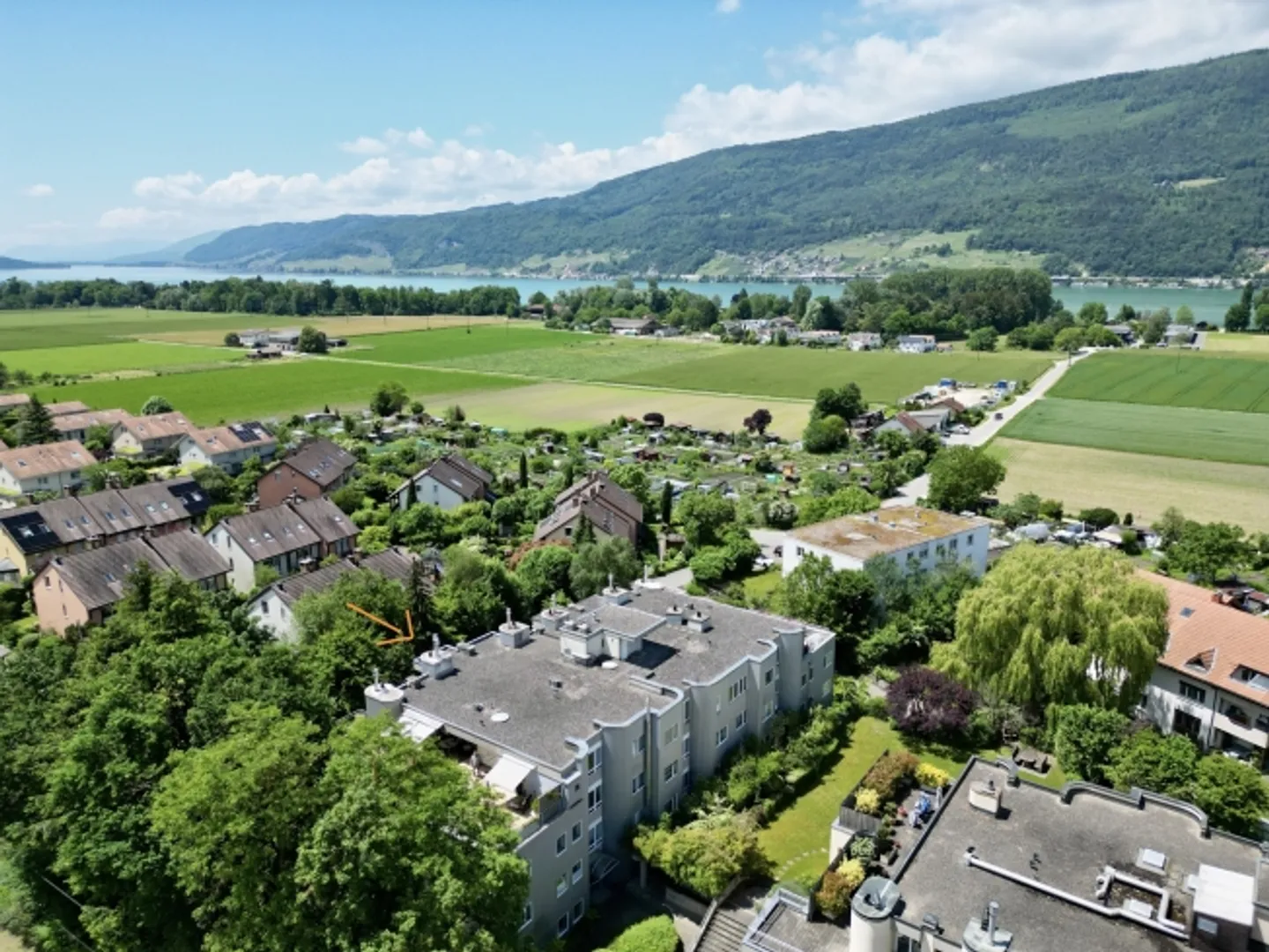 Ipsach  Stilvolle möblierte 2-Zimmer-Wohnung mit Wintergarten und See - Foto 1 von 10