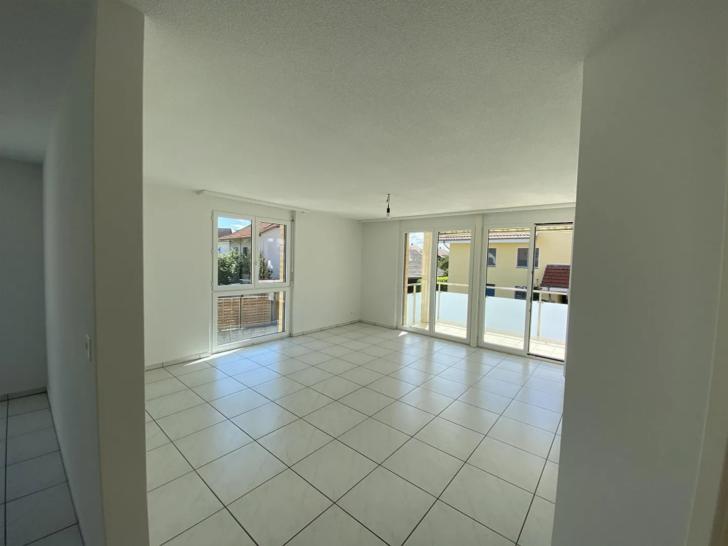 Appartamento luminoso con 4 stanze e grande balcone a Seedorf - Foto 6 di 20