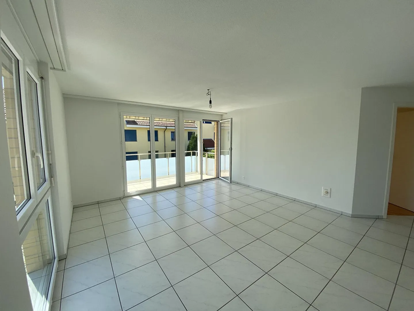 Appartamento luminoso con 4 stanze e grande balcone a Seedorf - Foto 7 di 20