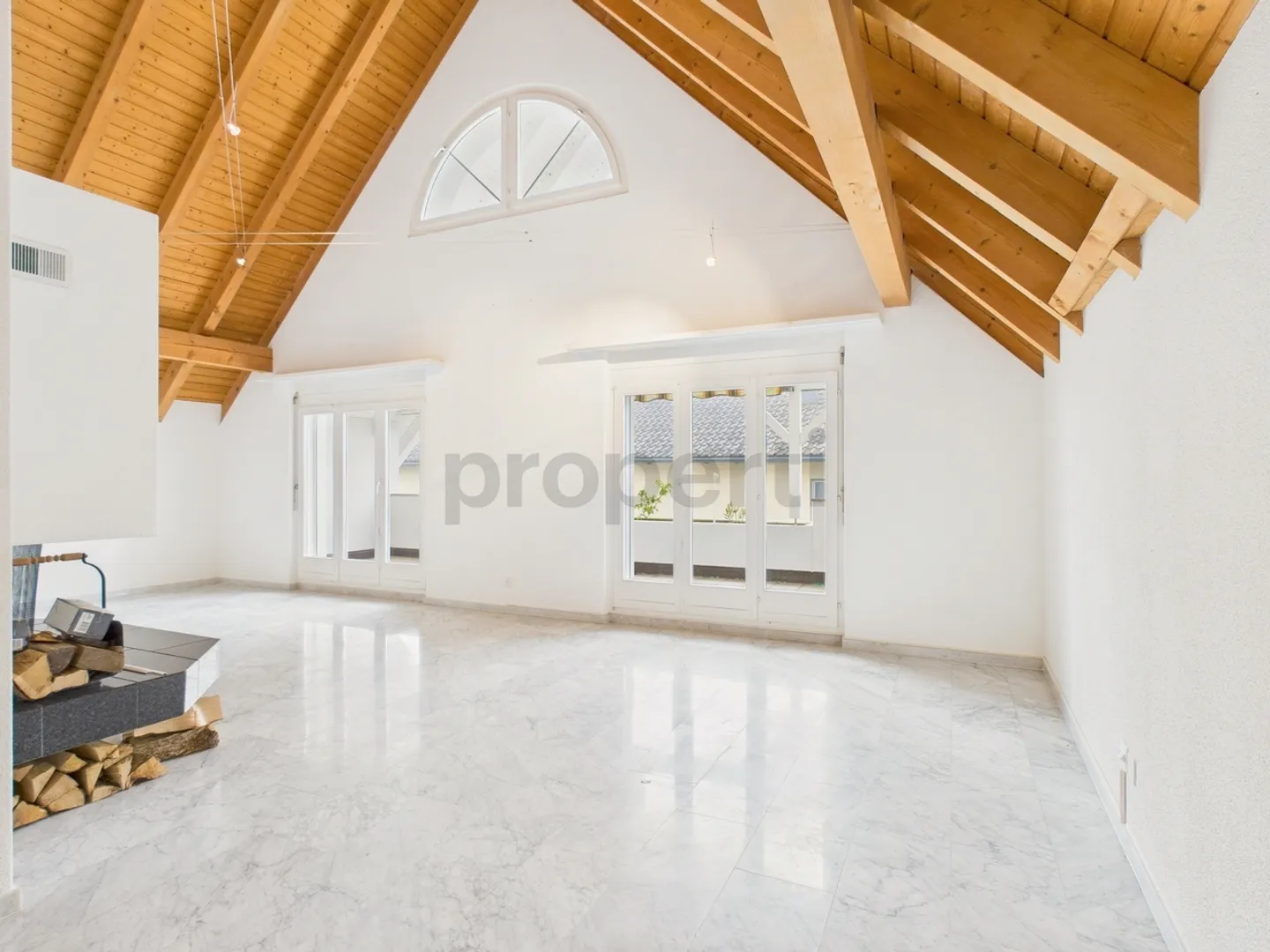 Ampio appartamento duplex di 5,5 locali con balcone a Ermatingen - Foto 2 di 13