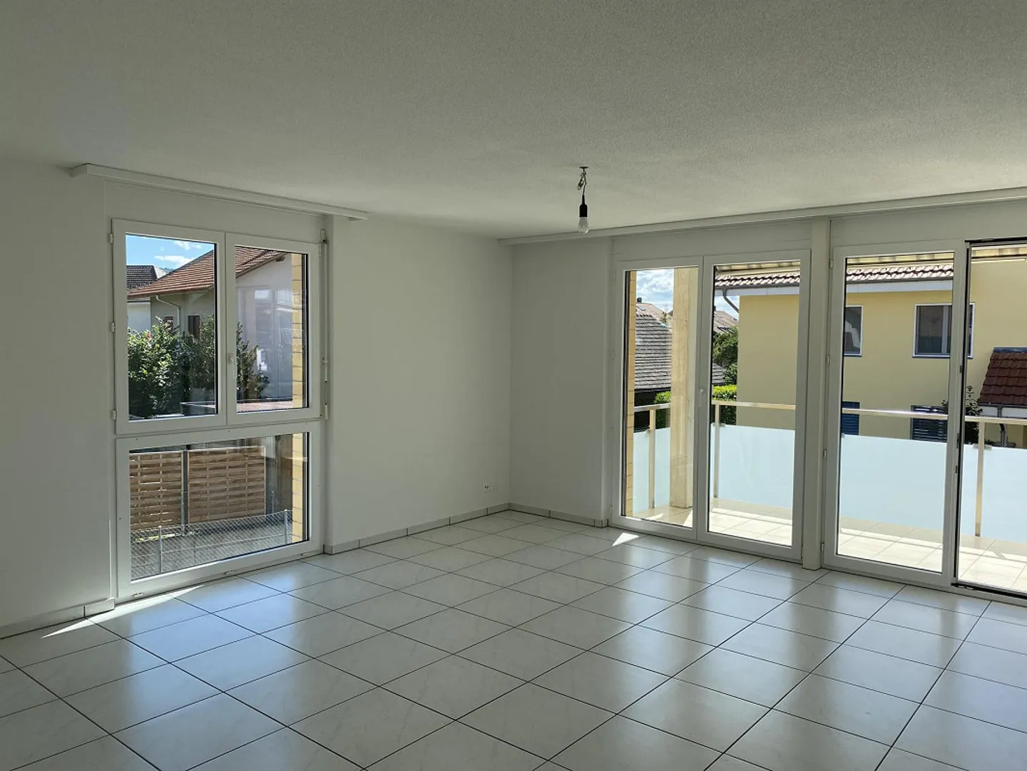 Appartamento luminoso con 4 stanze e grande balcone a Seedorf - Foto 8 di 20