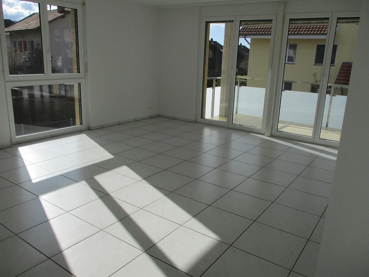 Appartamento luminoso con 4 stanze e grande balcone a Seedorf - Foto 10 di 20