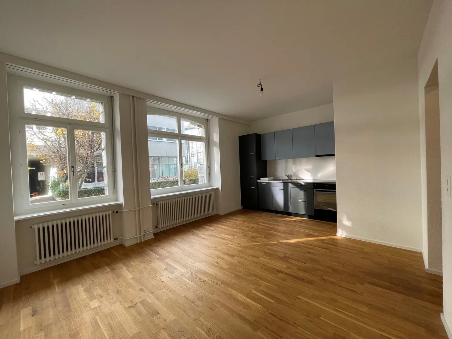 Central, urban, charming living in popular Zurich District 4 - Photo 3 of 9