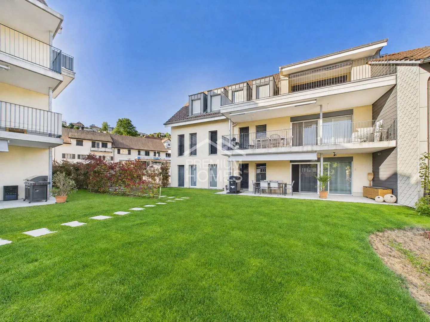 Modernes Apartment mit Balkon - Foto 1 von 13