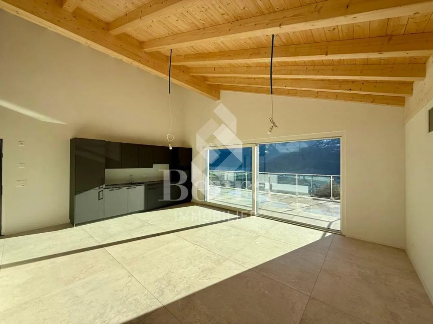 Piccola PPE nei vigneti, attico - Foto 3 di 13