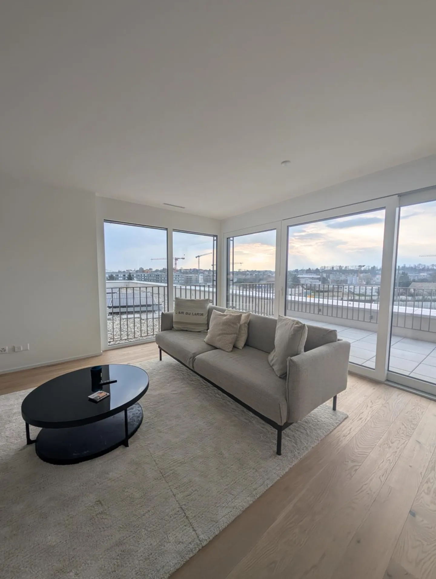 Spacious and bright, 3.5 rooms for rent - Photo 1 of 8