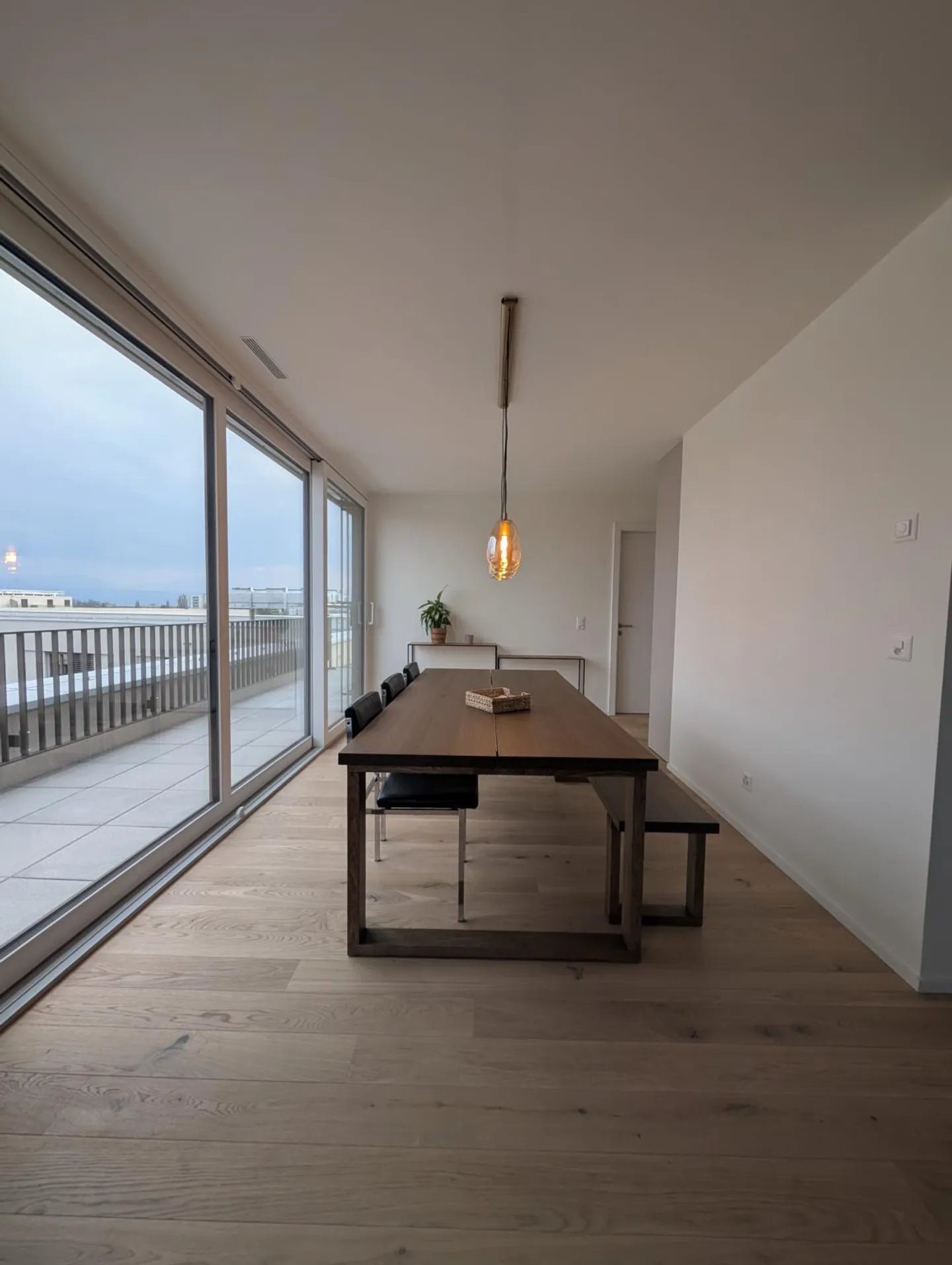 Spacious and bright, 3.5 rooms for rent - Photo 2 of 8