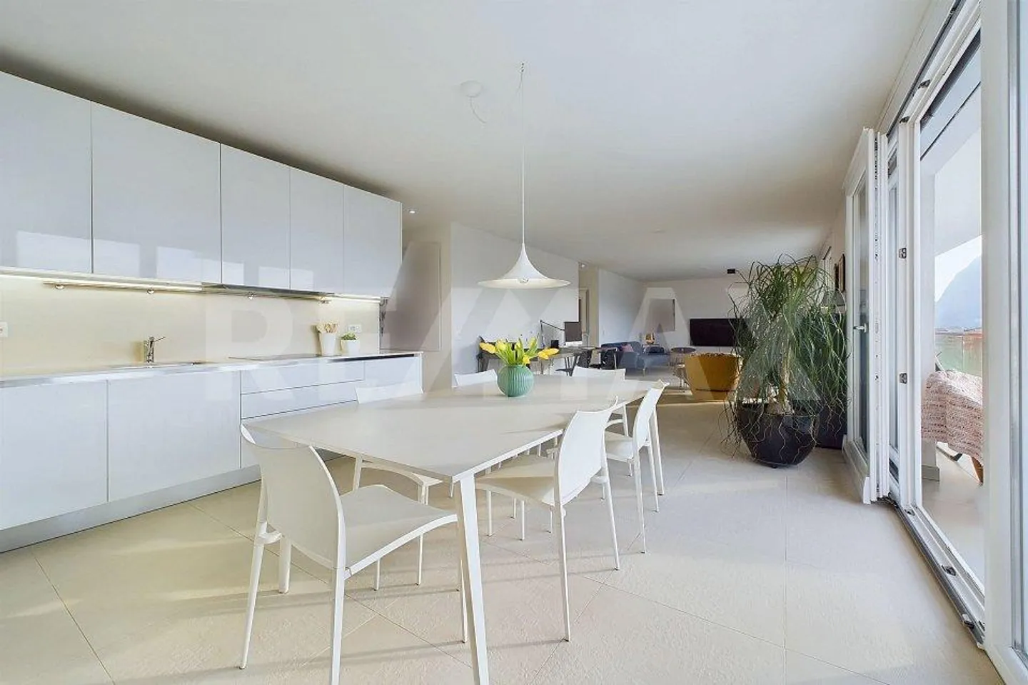 Attico elegante con vista lago - Foto 4 di 13