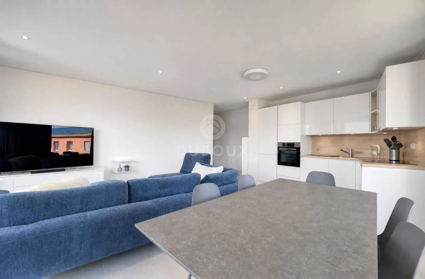 SUPERBE NOUVEAU 2.5 PIÈCES AVEC TERRASSE COUVERTE - Photo 2 sur 9