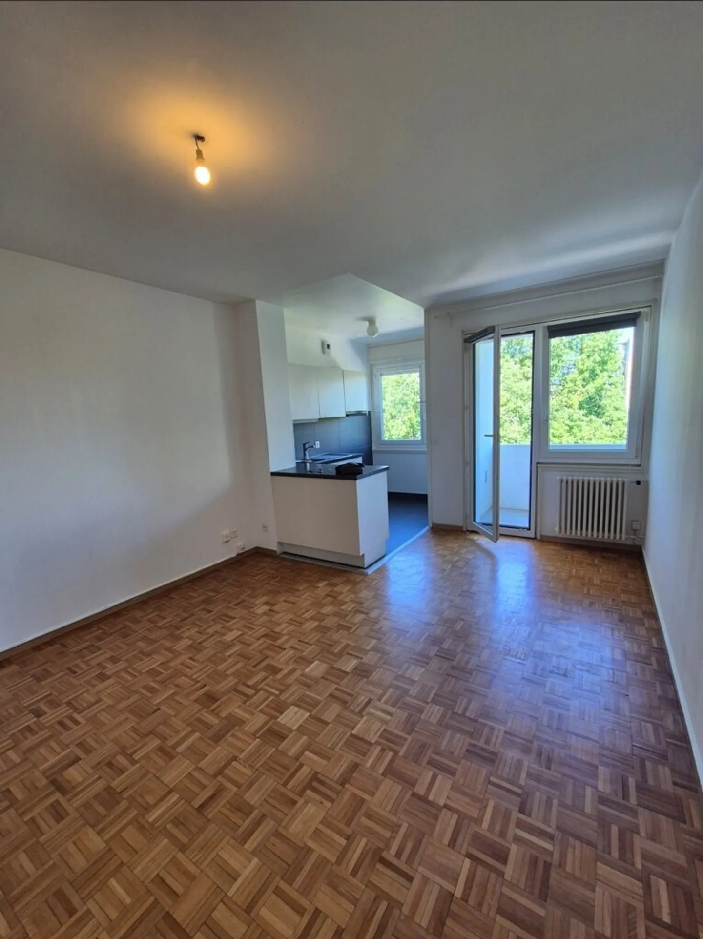 Zu ergreifen! Wunderschöne Unterkunft ideal gelegen! - Foto 3 von 7