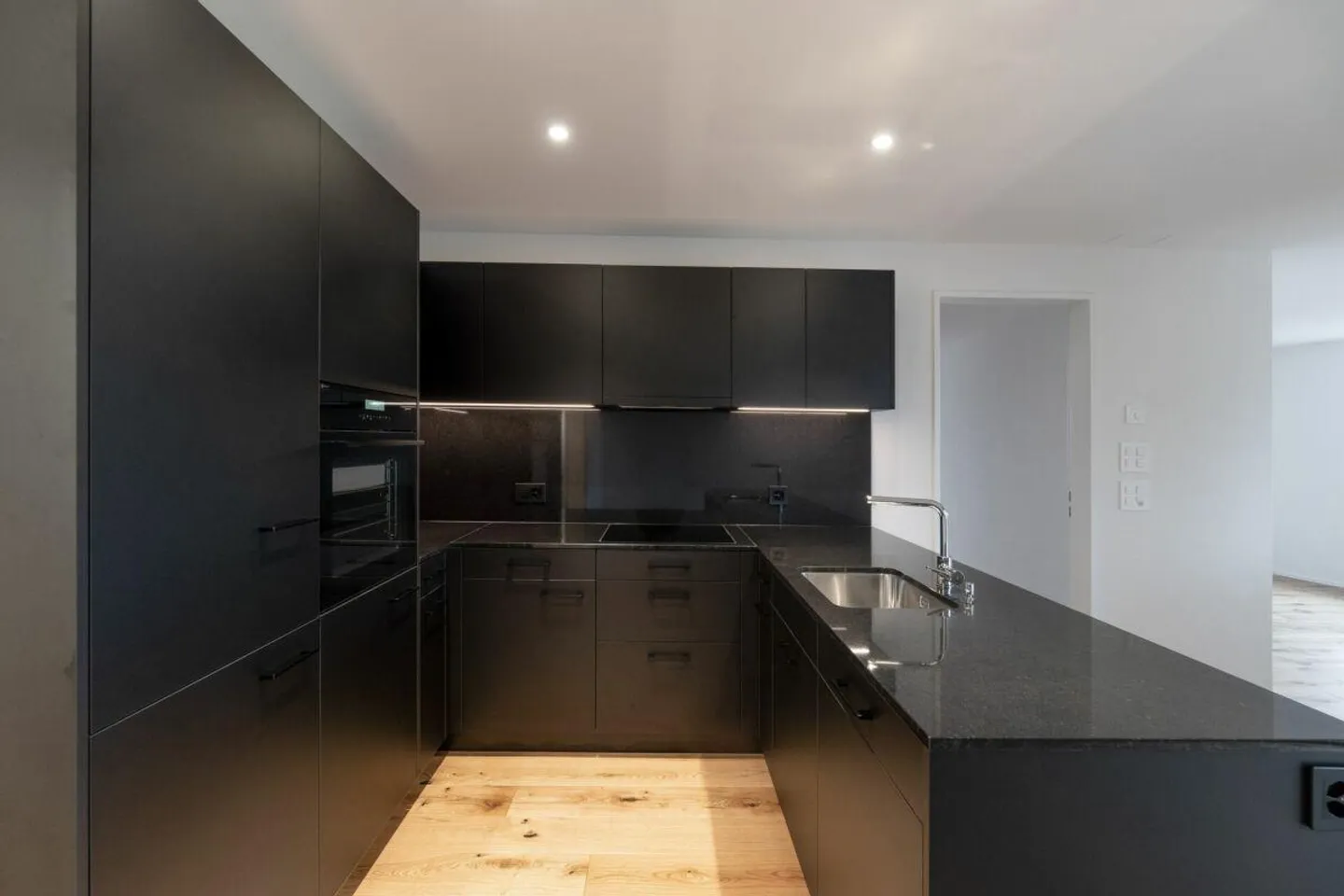 Beautiful apartment with terrace - Photo 3 of 7