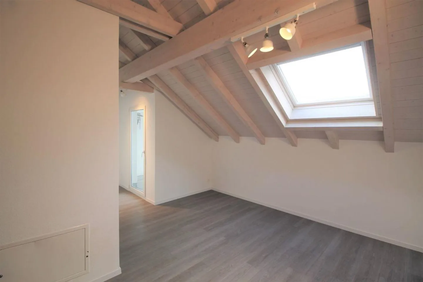 Ideale 2.5-Zimmer-Dachwohnung für Singles! - Foto 3 von 7