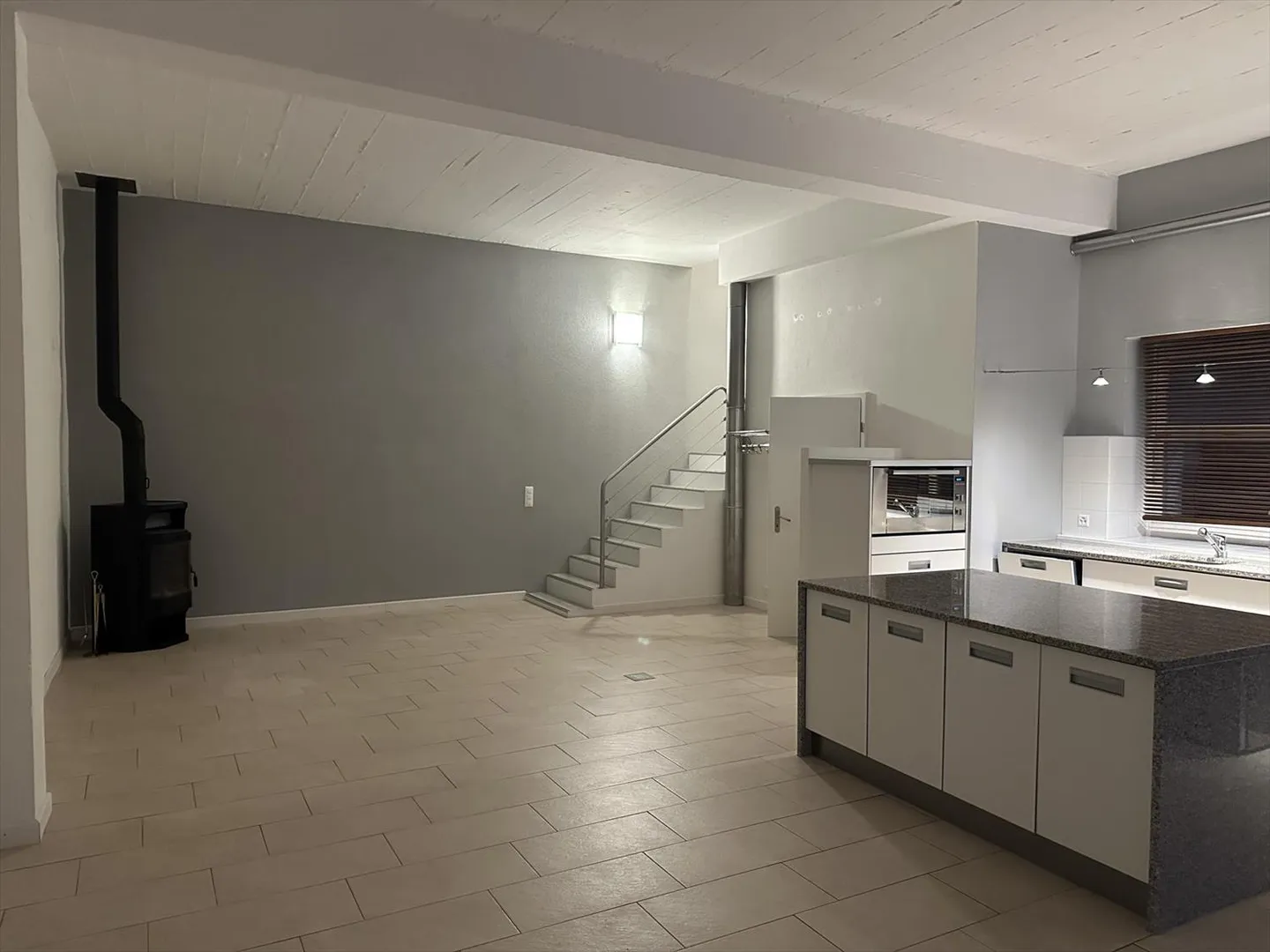 Maison mitoyenne de 4œ pièces type loft - Photo 2 sur 6