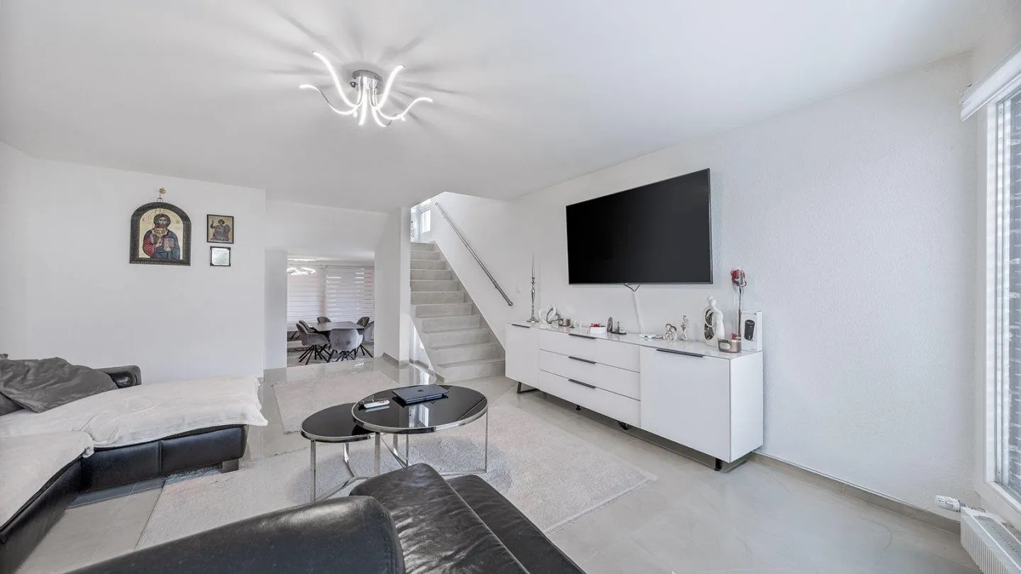 AgentSelly - Maison de ville familiale avec jardin - Photo 2 sur 13