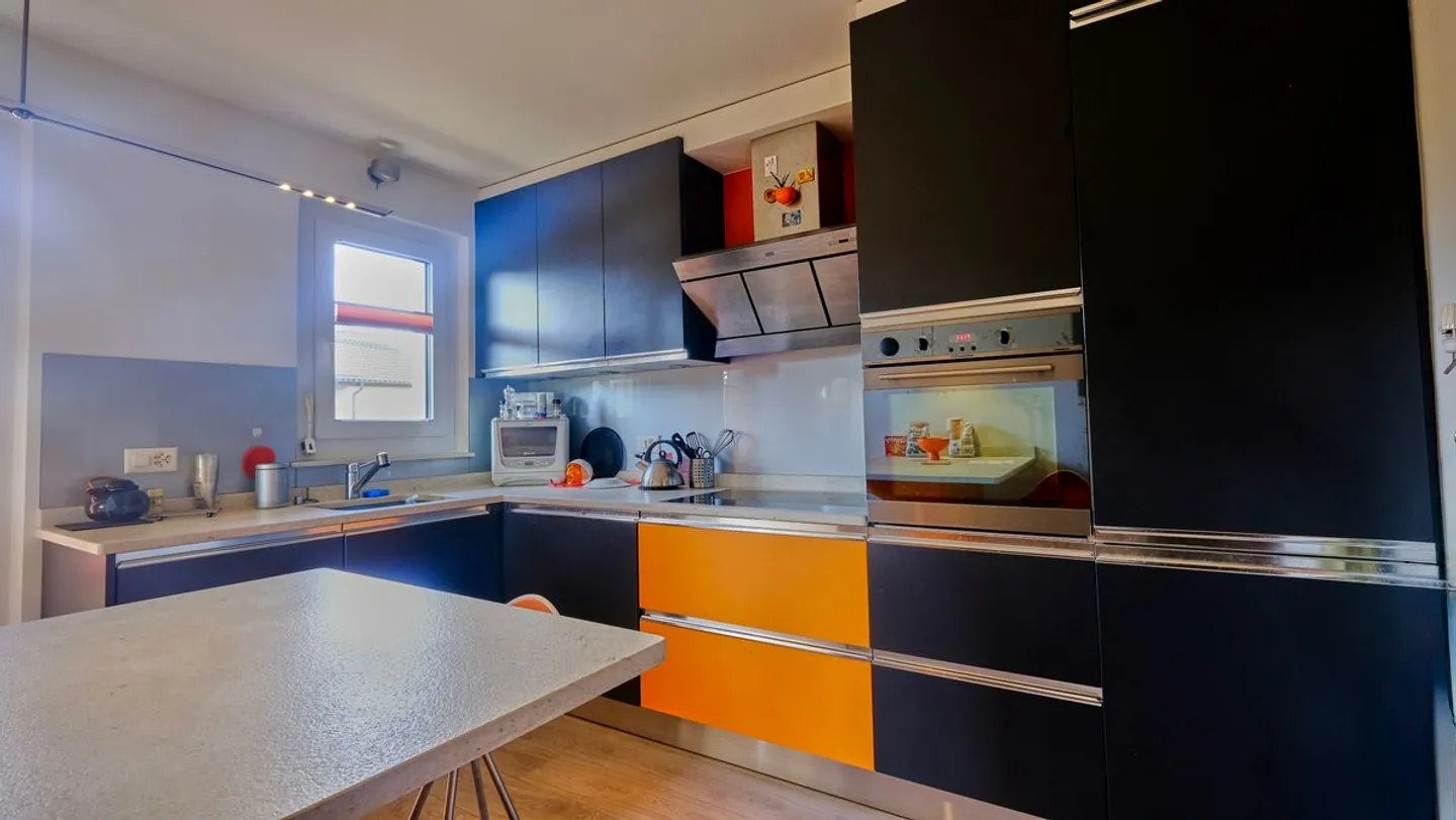 Exclusive Bright Apartment with Terrace and Garden - Photo 4 of 12