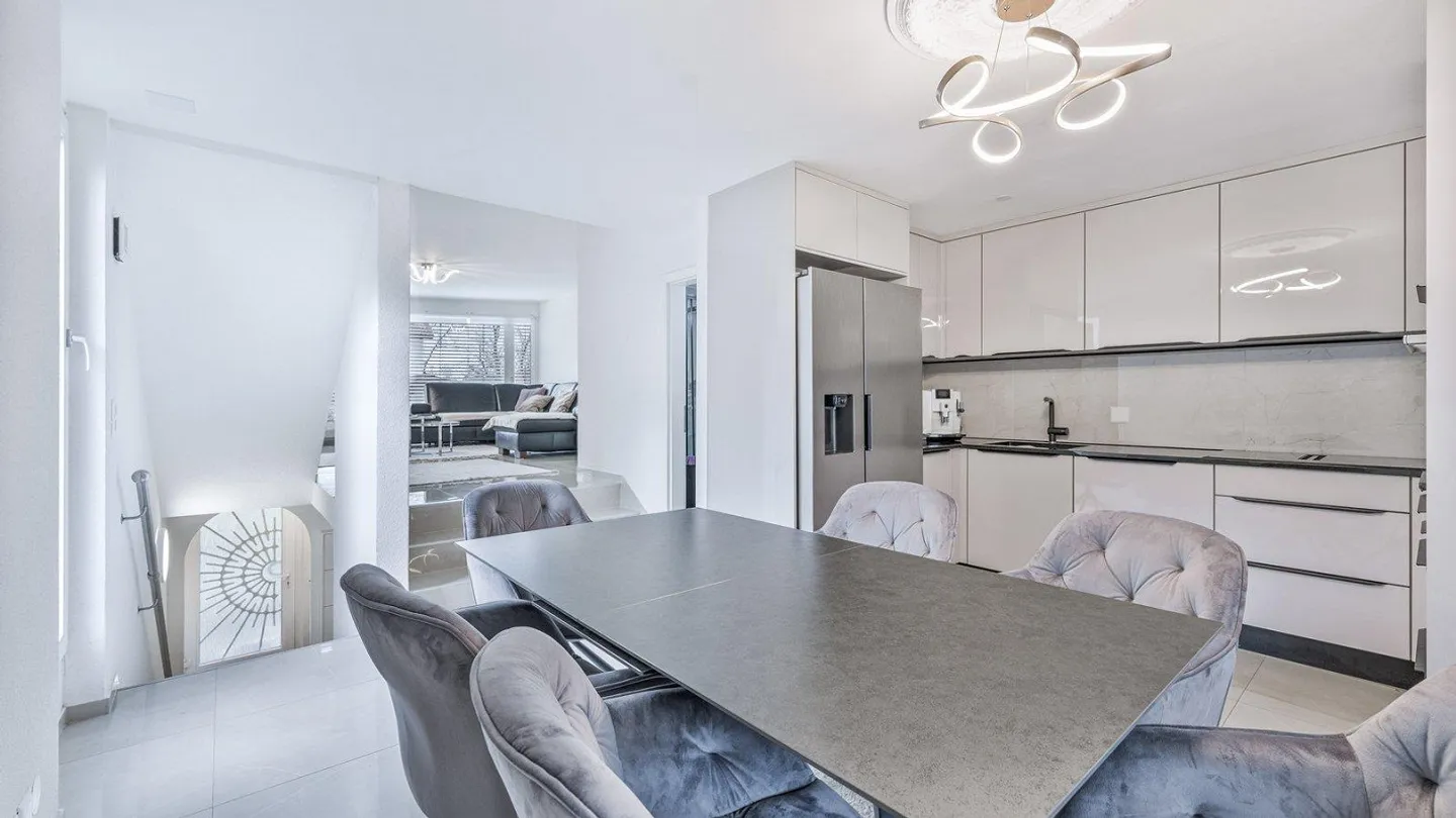 AgentSelly - Maison de ville familiale avec jardin - Photo 3 sur 13