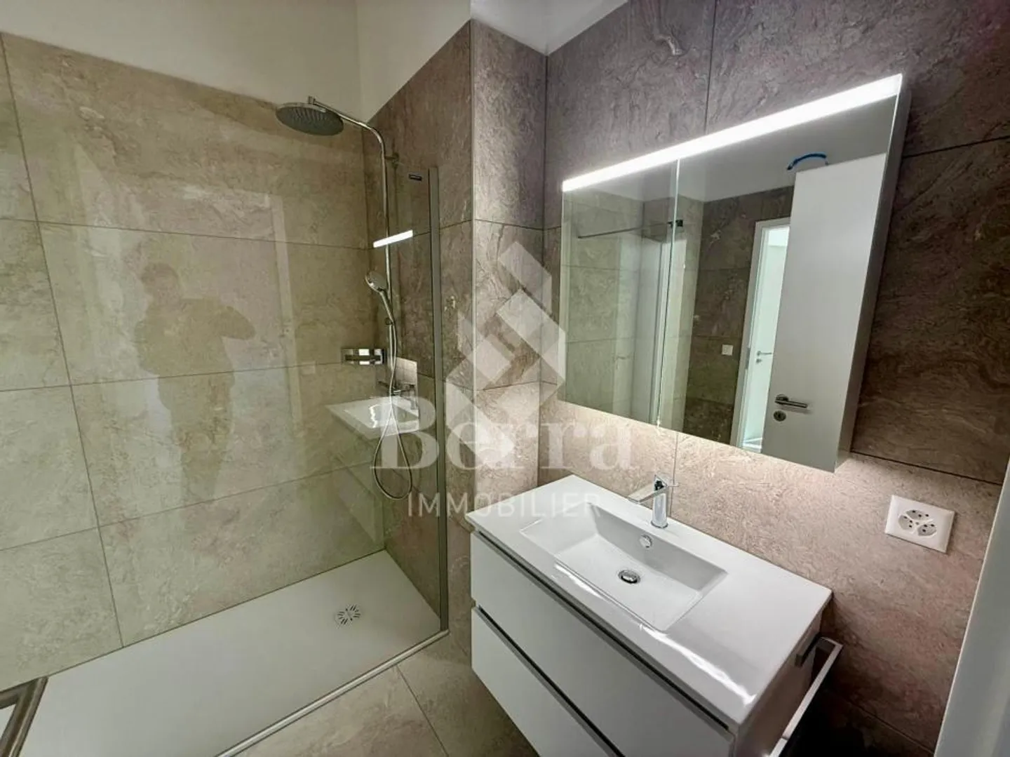 Piccola PPE nei vigneti, attico - Foto 12 di 13