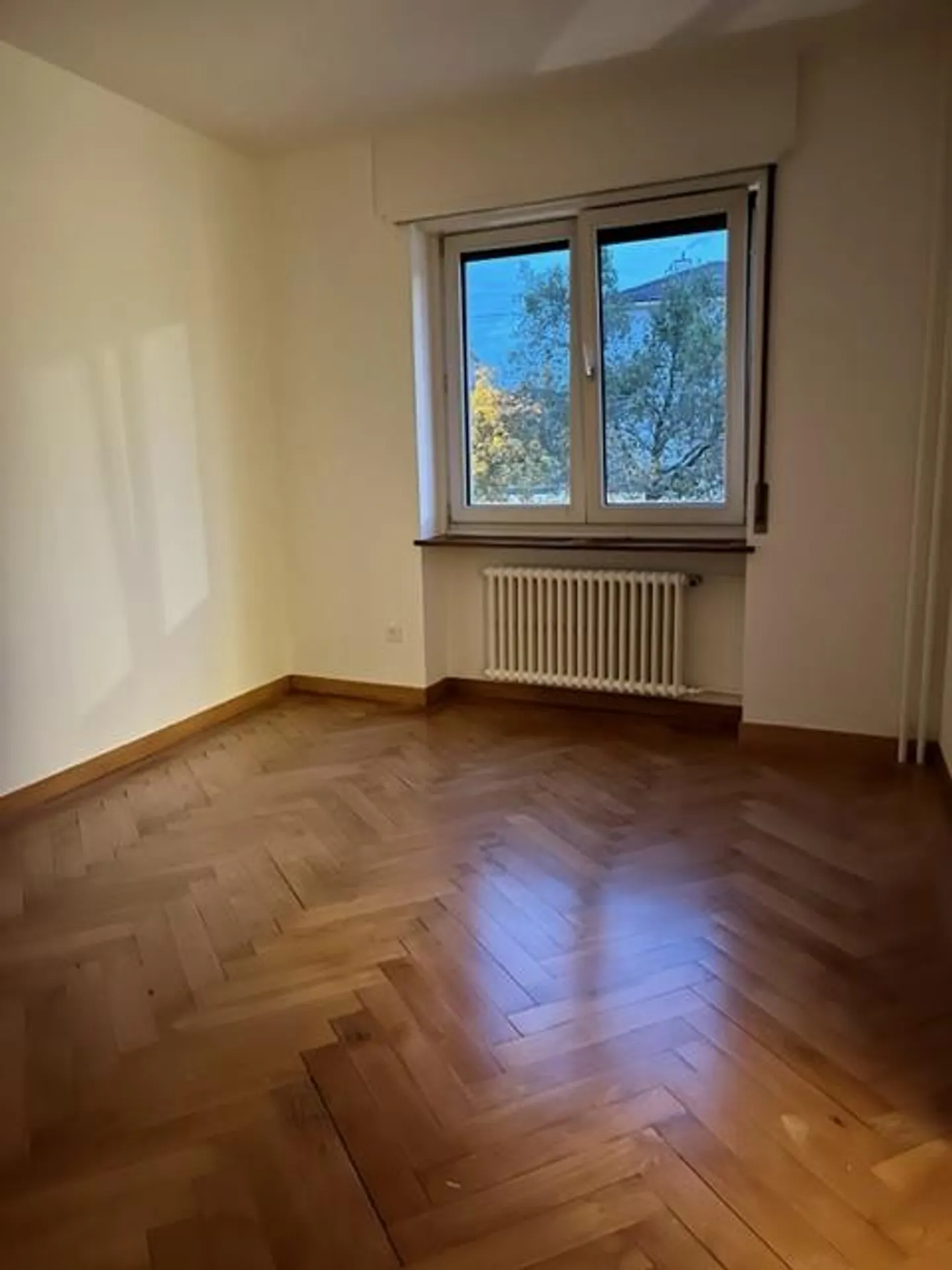 Central 3-room apartment in the heart of ZH-Altstetten - Photo 3 of 8