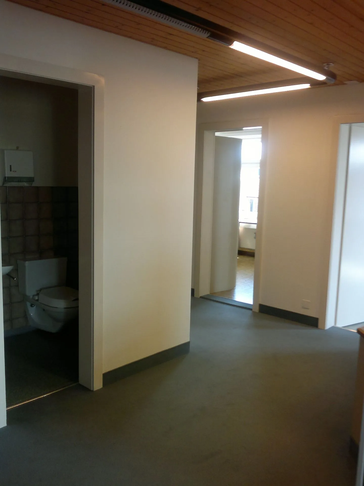 Grosszügige Arztpraxis - Foto 3 von 10