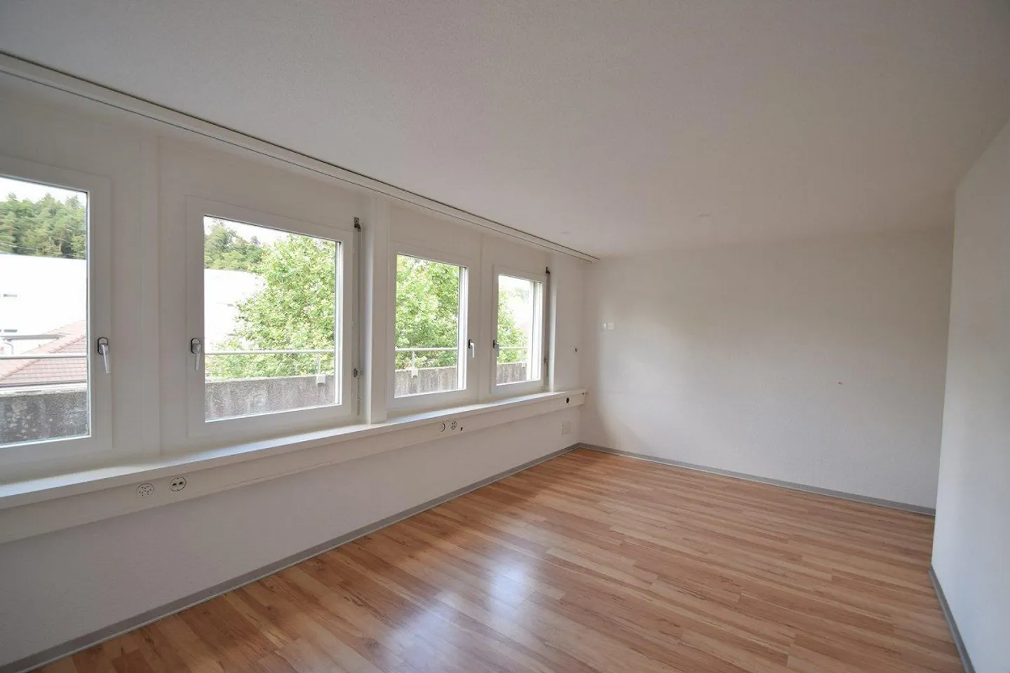 Here you will find an office a new home - Photo 1 of 9