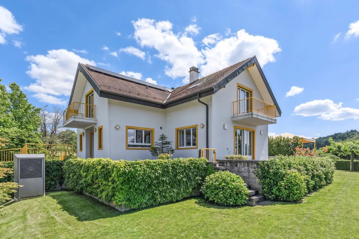 Außergewöhnliche 6,5-Zimmer-Villa mit unabhängigem Studio und Grundstück ... - Foto 1 von 10