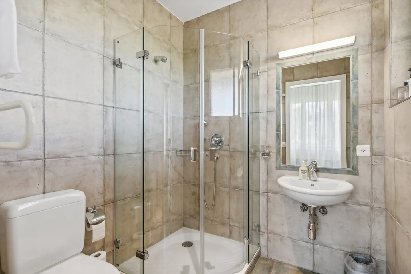 Außergewöhnliche 6,5-Zimmer-Villa mit unabhängigem Studio und Grundstück ... - Foto 6 von 10