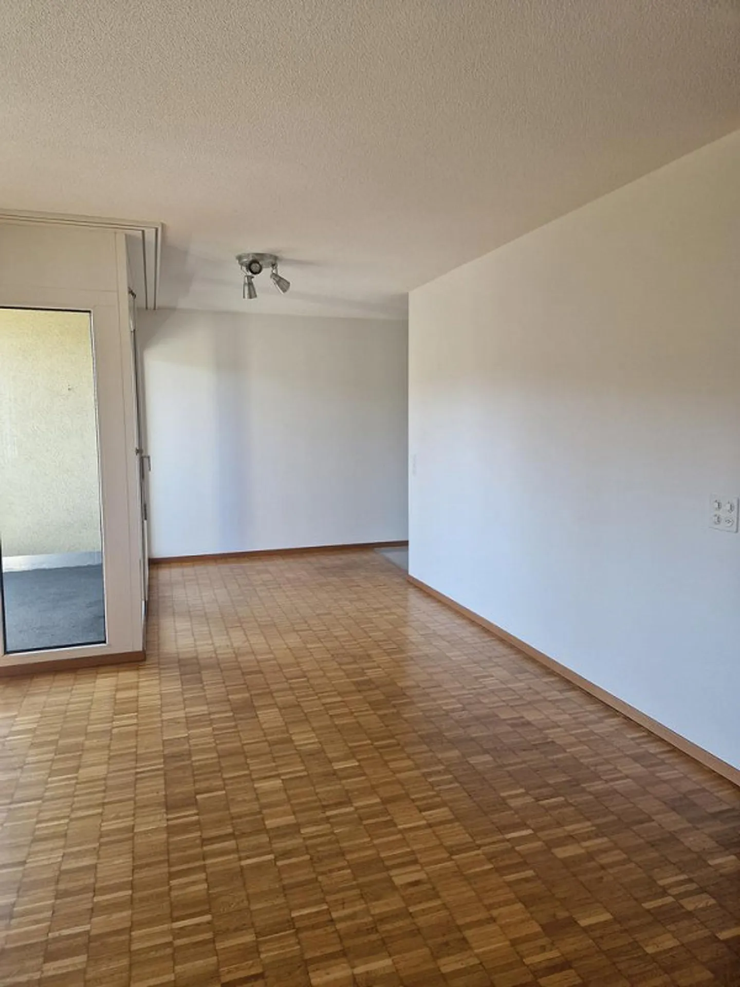Appartement confortable de 2,5 pièces près de la vieille ville - Photo 3 sur 6