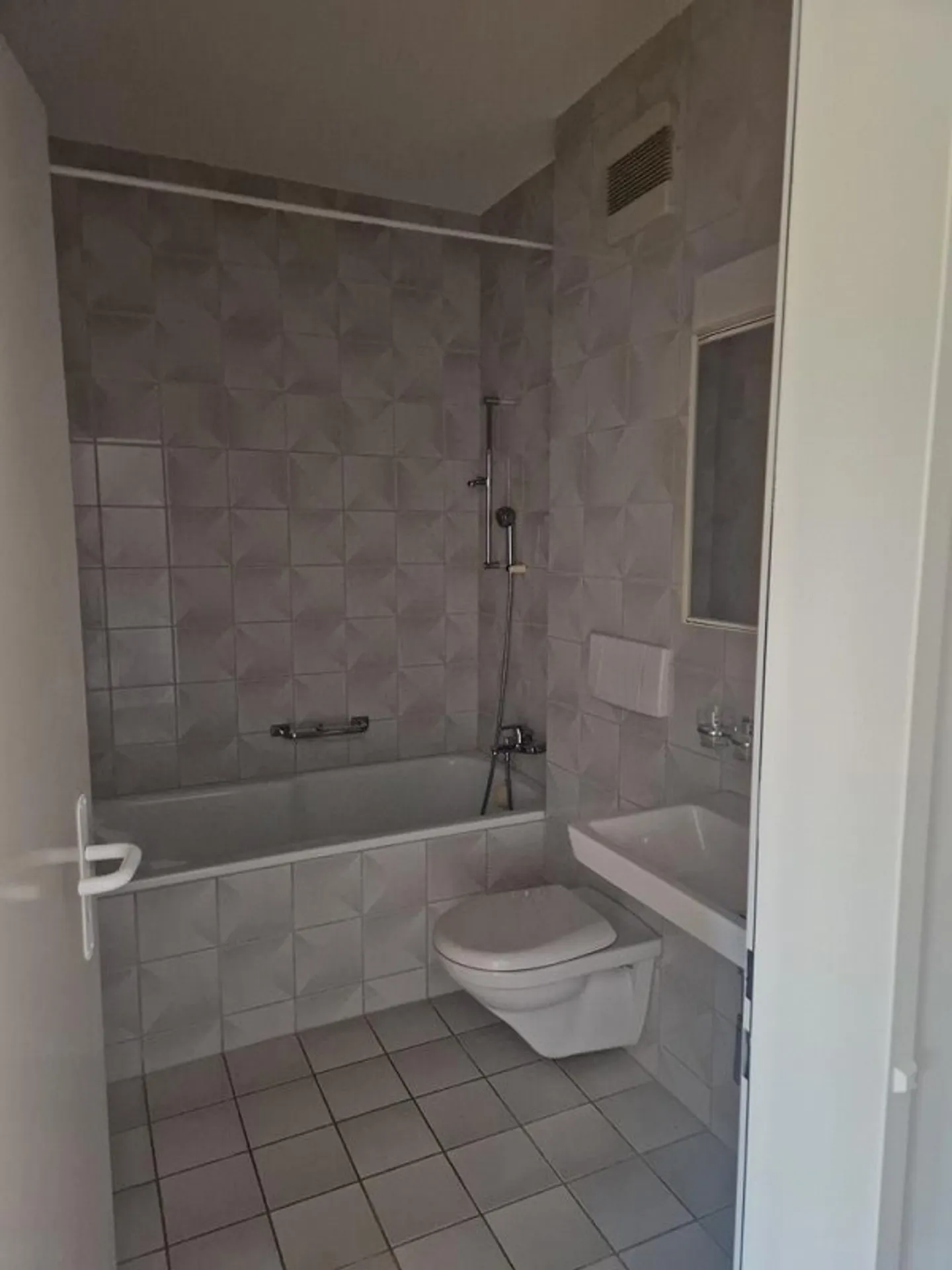 Appartement confortable de 2,5 pièces près de la vieille ville - Photo 4 sur 6