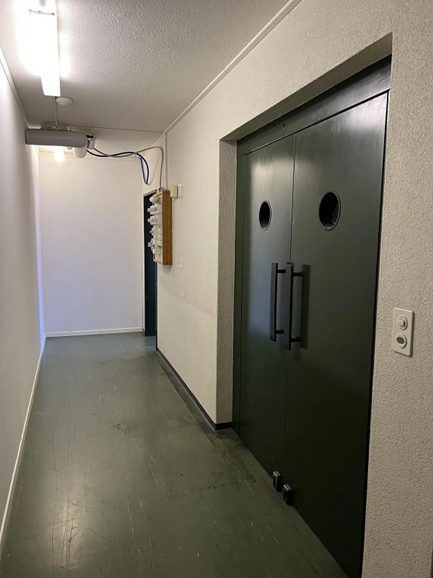 Large Commercial Space - Ideal as a Sports Studio - Photo 8 of 10