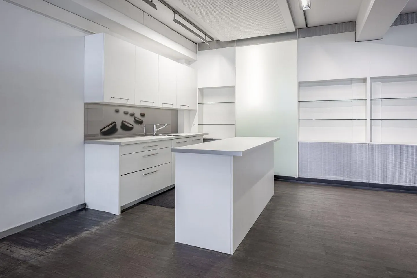 Representative Office & Exhibition Space with Unbeatable Advantages - Photo 8 of 11